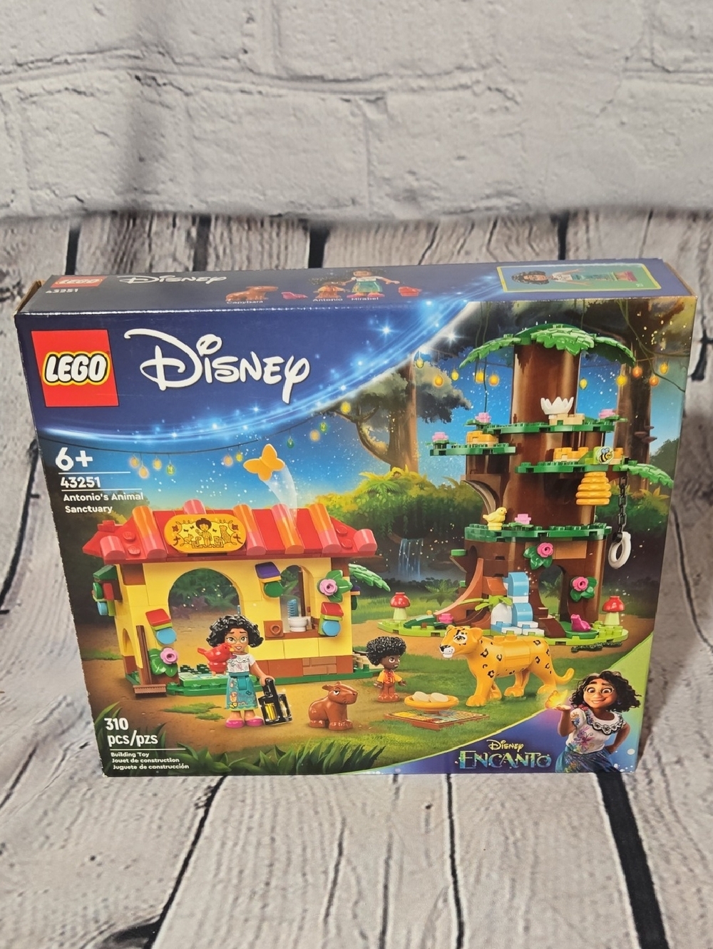 Disney Antonio's Animal Sanctuary Building Set - Yellow, Green, Red